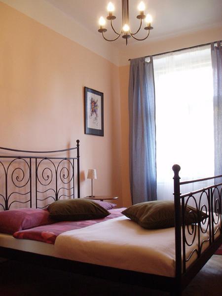 Pension Atelier 12 Прага Экстерьер фото
