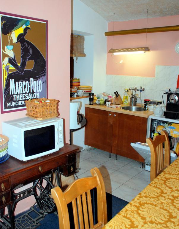Pension Atelier 12 Прага Экстерьер фото
