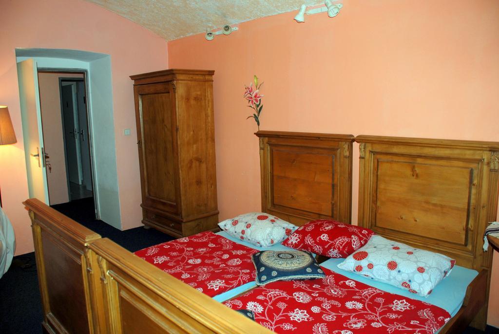 Pension Atelier 12 Прага Экстерьер фото